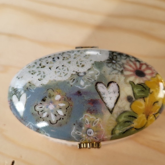 Demdaco hearts hinged Trinket Box - Picture 4 of 4